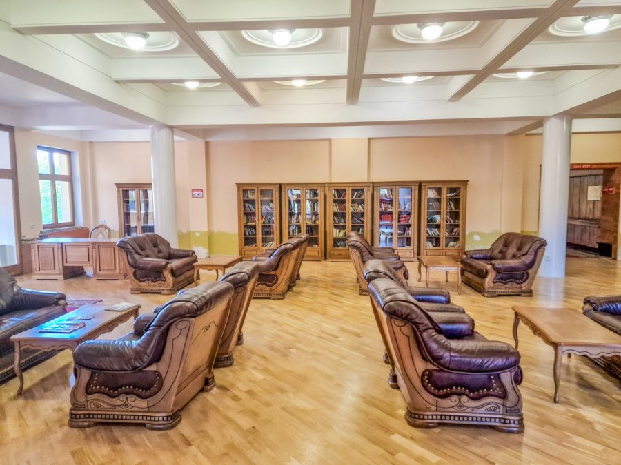 Библиотека в санатории Орджоникидзе в городе Кисловодске - фотография