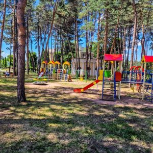 Детская площадка в санатории Орджоникидзе в городе Кисловодске - фотография