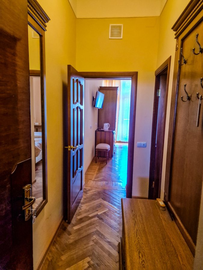 2 местный номер 1 категории в санатории Орджоникидзе в городе Кисловодске - фотография