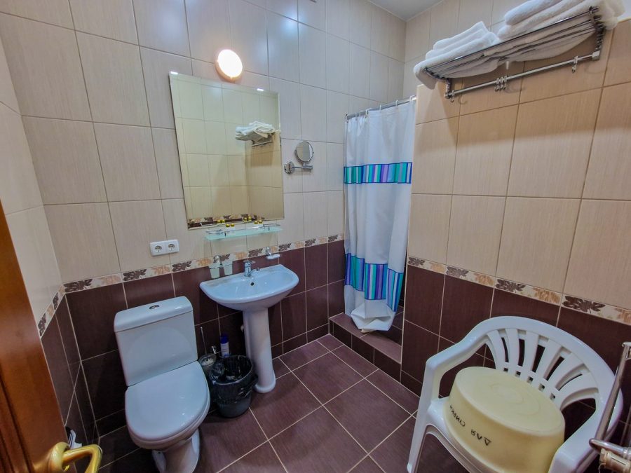 2 местный номер 1 категории в санатории Орджоникидзе в городе Кисловодске - фотография