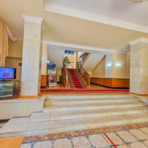 Холл во 2 корпусе в санатории Орджоникидзе в городе Кисловодске - фотография