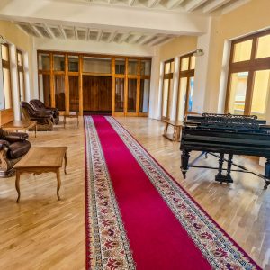 Коридор в 1 корпусе в санатории Орджоникидзе в городе Кисловодске - фотография