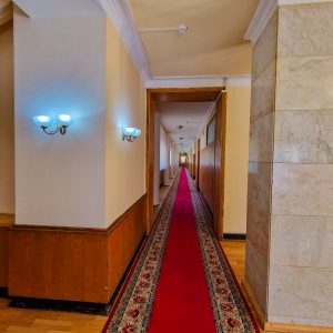 Коридор во 2 корпусе в санатории Орджоникидзе в городе Кисловодске - фотография