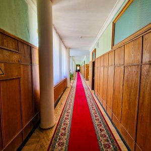 Коридор во 2 корпусе в санатории Орджоникидзе в городе Кисловодске - фотография