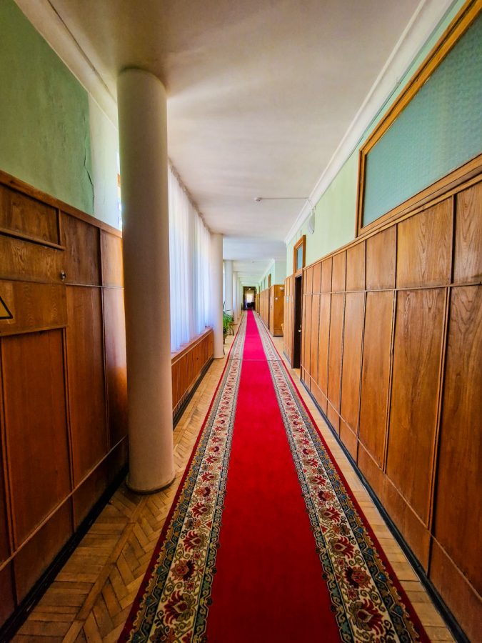 Коридор во 2 корпусе в санатории Орджоникидзе в городе Кисловодске - фотография