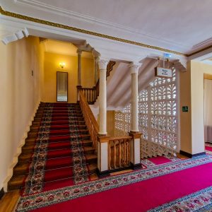 Коридор в 3 корпусе в санатории Орджоникидзе в городе Кисловодске - фотография