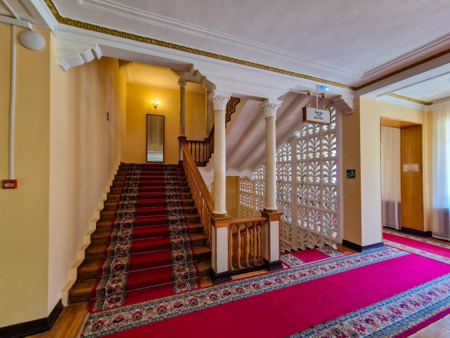 Коридор в 3 корпусе в санатории Орджоникидзе в городе Кисловодске - фотография