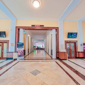 Коридор в 1 корпусе в санатории Орджоникидзе в городе Кисловодске - фотография