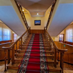 Лестница во 2 корпусе в санатории Орджоникидзе в городе Кисловодске - фотография