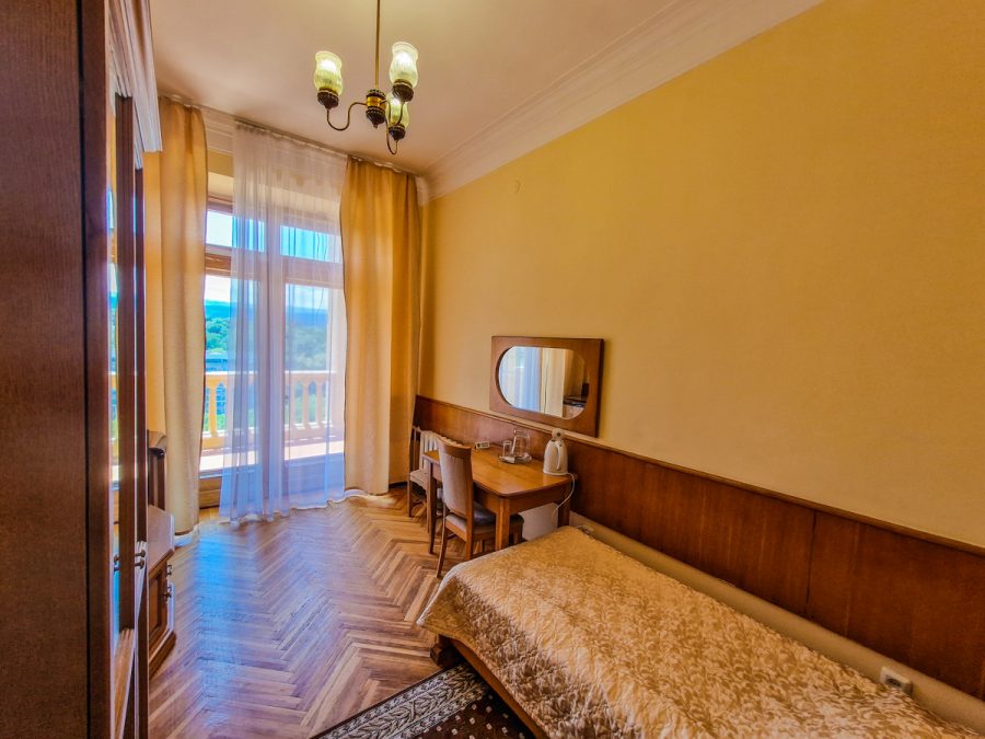 1 местный номер в санатории Орджоникидзе в городе Кисловодске - фотография