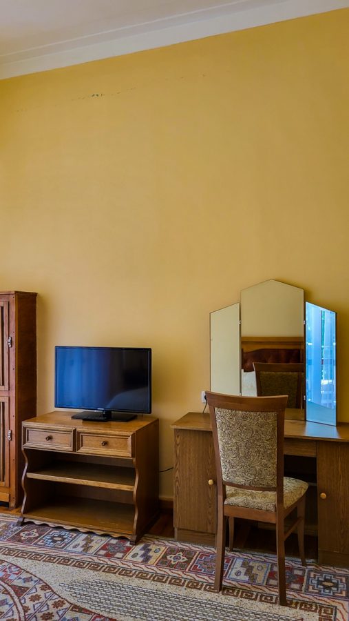 Семейный 2 комнатный номер в санатории Орджоникидзе в городе Кисловодске - фотография