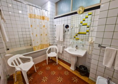 Семейный 2 комнатный номер в санатории Орджоникидзе в городе Кисловодске - фотография