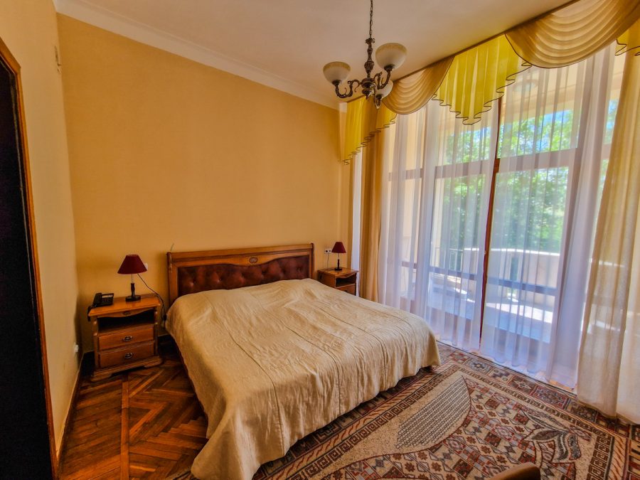 Семейный 2 комнатный номер в санатории Орджоникидзе в городе Кисловодске - фотография