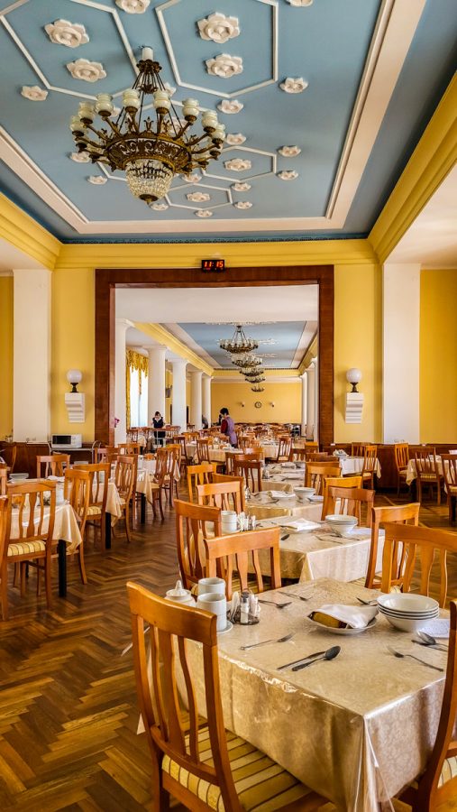 Столовая в санатории Орджоникидзе в городе Кисловодске - фотография