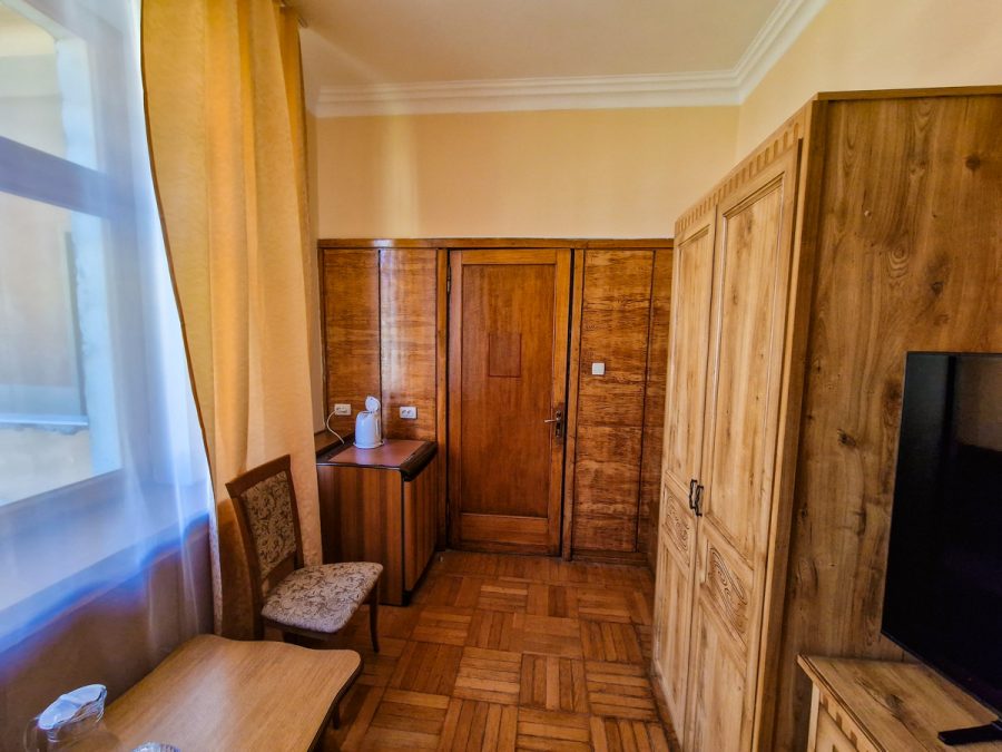 Номер «Студия» в санатории Орджоникидзе в городе Кисловодске - фотография