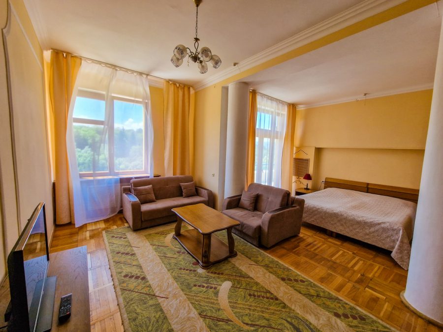 Номер «Студия» в санатории Орджоникидзе в городе Кисловодске - фотография