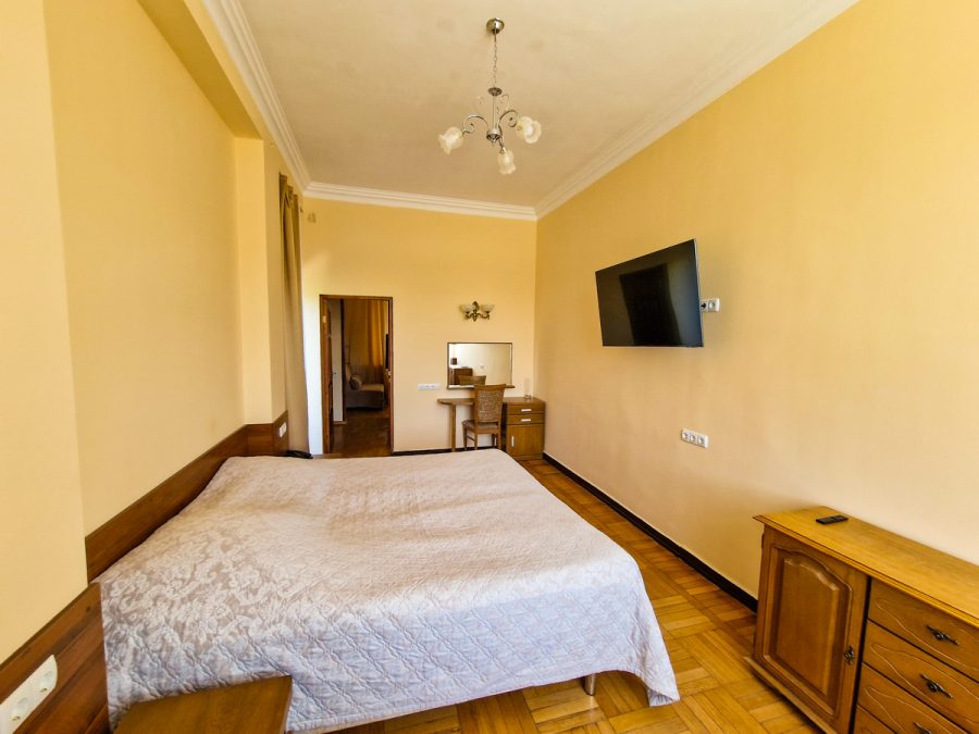 Номер «Студия» в санатории Орджоникидзе в городе Кисловодске - фотография