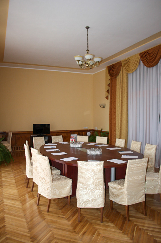 Конференц зал в санатории Орджоникидзе в городе Кисловодске - фотография