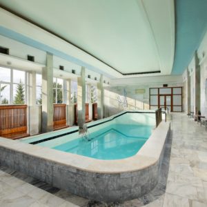 Бассейн в санатории Орджоникидзе в городе Кисловодске - фотография