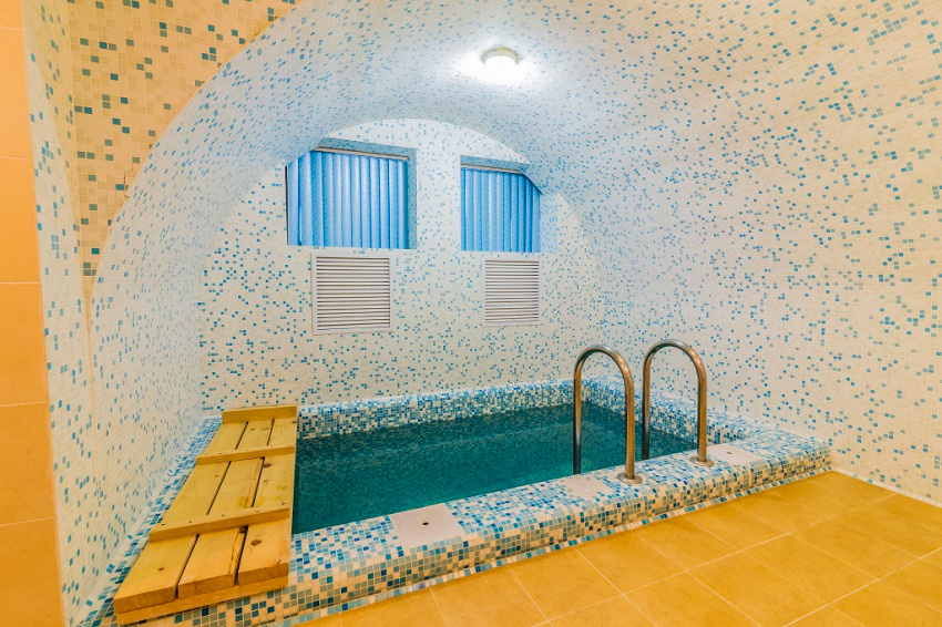 Бассейн в санатории Орджоникидзе в городе Кисловодске - фотография