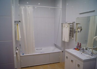 Семейный 2 комнатный номер в санатории Орджоникидзе в городе Кисловодске - фотография