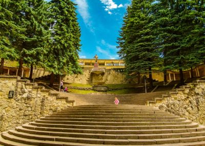 Ступеньки в санатории Орджоникидзе в городе Кисловодске - фотография