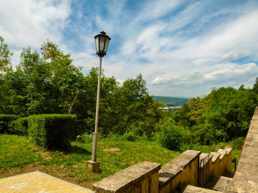 Ступеньки в санатории Орджоникидзе в городе Кисловодске - фотография