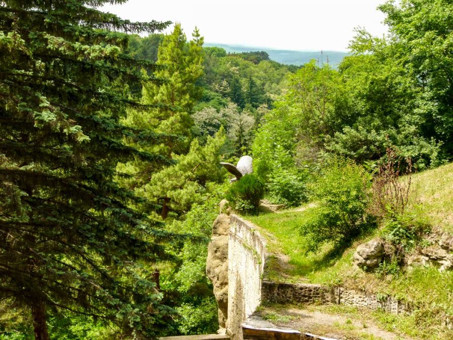 Скульптура Орла в санатории Орджоникидзе в городе Кисловодске - фотография