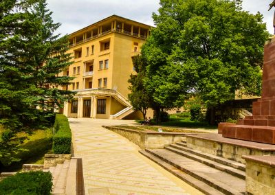 1 корпус в санатории Орджоникидзе в городе Кисловодске - фотография