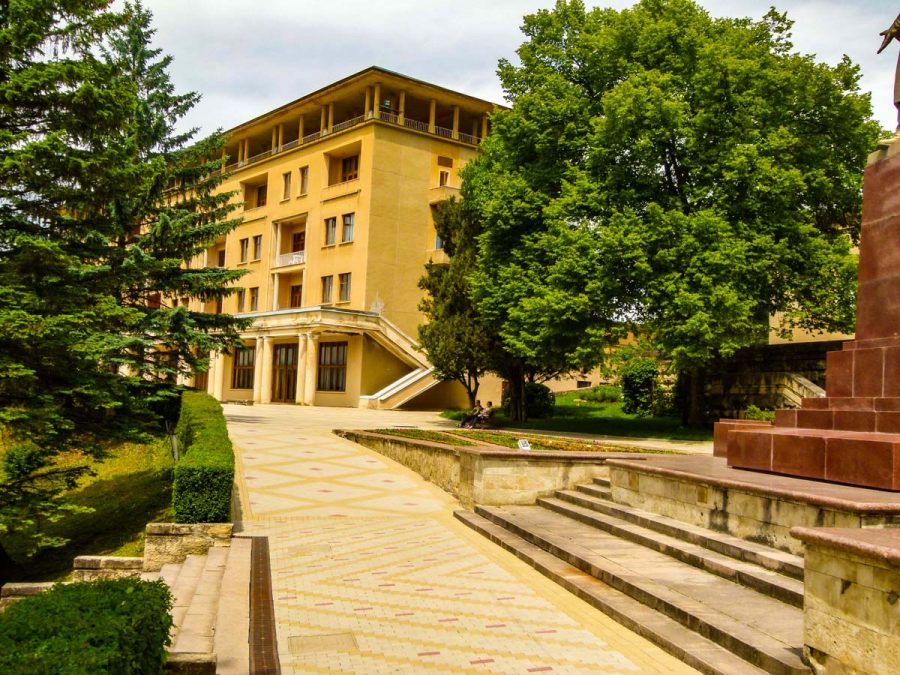 1 корпус в санатории Орджоникидзе в городе Кисловодске - фотография