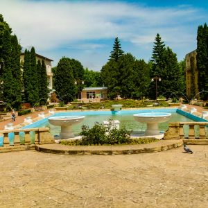 Фонтан в санатории Орджоникидзе в городе Кисловодске - фотография