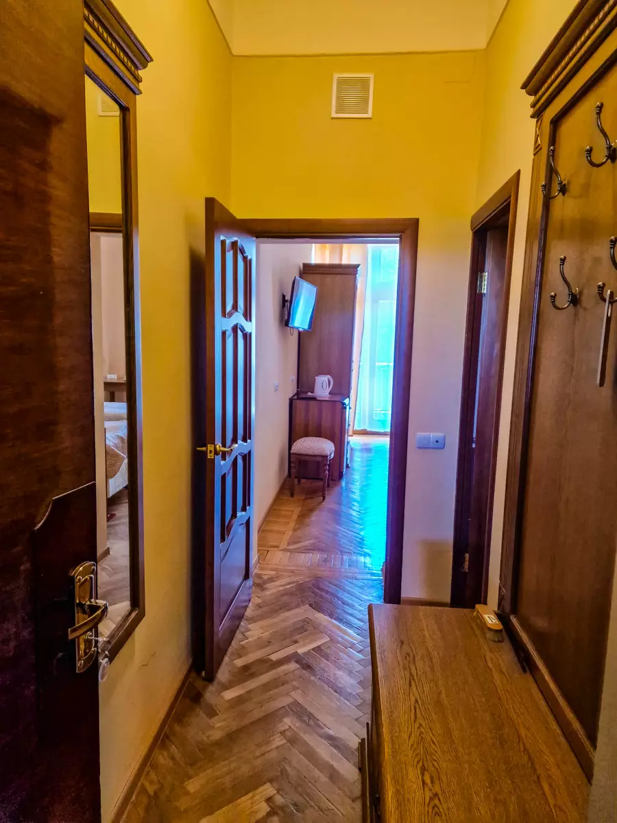 2 местный номер 1 категории в санатории Орджоникидзе в городе Кисловодске - фотография