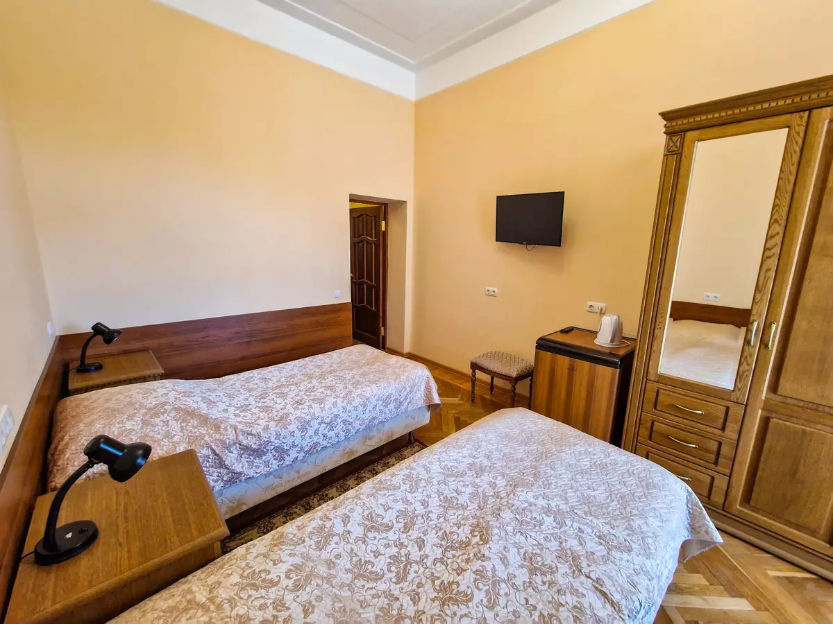 2 местный номер 1 категории в санатории Орджоникидзе в городе Кисловодске - фотография