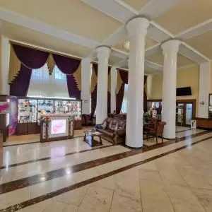 Холл в 1 корпусе в санатории Орджоникидзе в городе Кисловодске - фотография