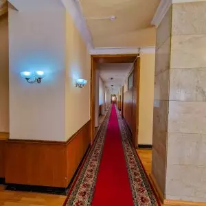 Коридор во 2 корпусе в санатории Орджоникидзе в городе Кисловодске - фотография