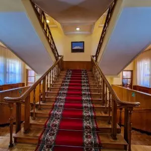 Лестница во 2 корпусе в санатории Орджоникидзе в городе Кисловодске - фотография