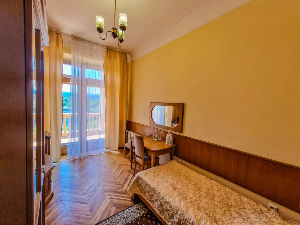 1 местный номер в санатории Орджоникидзе в городе Кисловодске - фотография