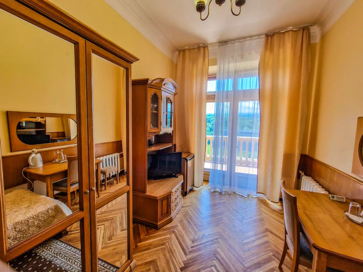 1 местный номер в санатории Орджоникидзе в городе Кисловодске - фотография