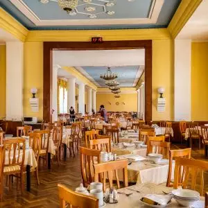 Столовая в санатории Орджоникидзе в городе Кисловодске - фотография