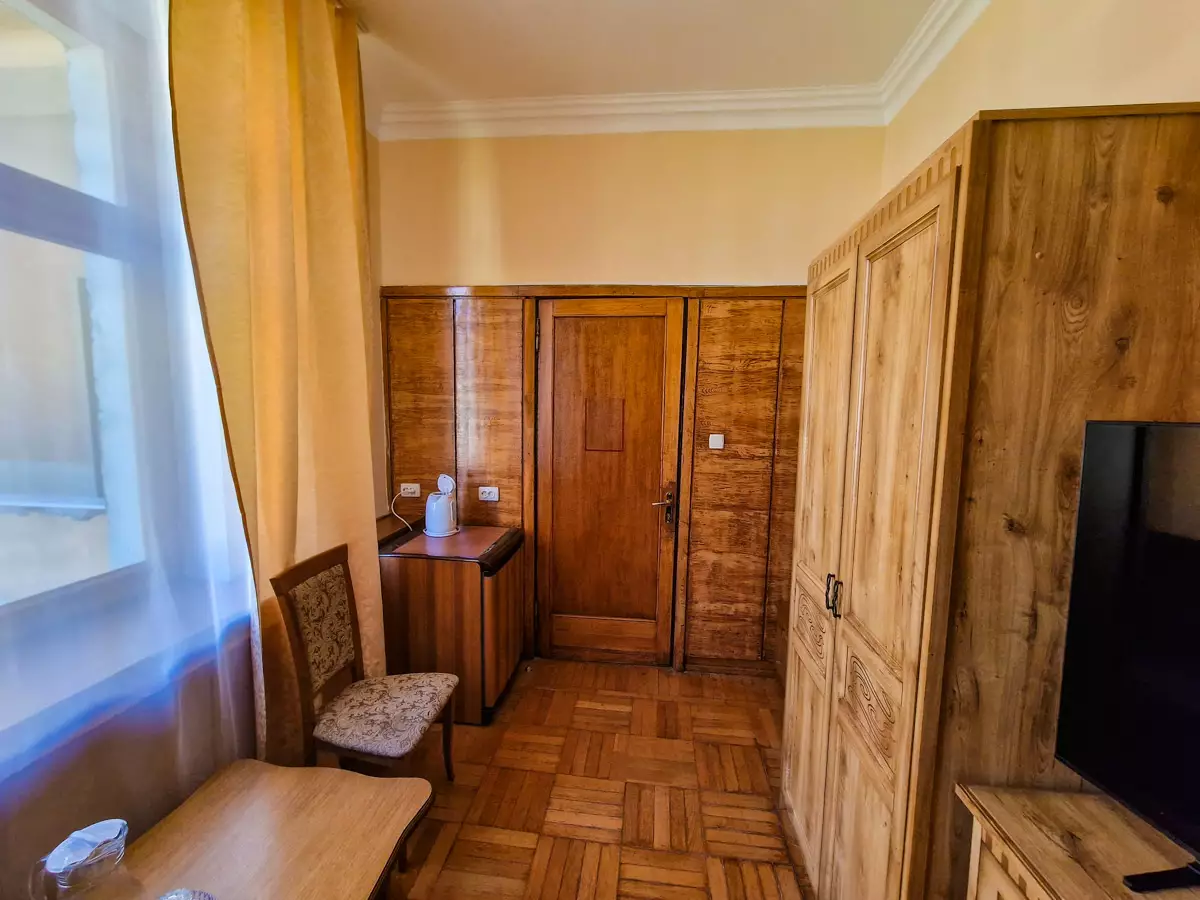 Номер «Студия» в санатории Орджоникидзе в городе Кисловодске - фотография