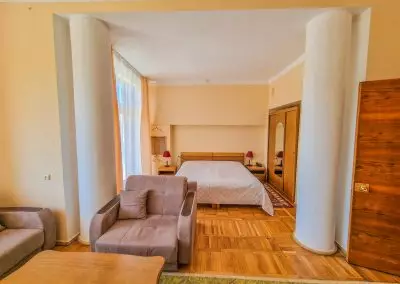 Номер «Студия» в санатории Орджоникидзе в городе Кисловодске - фотография