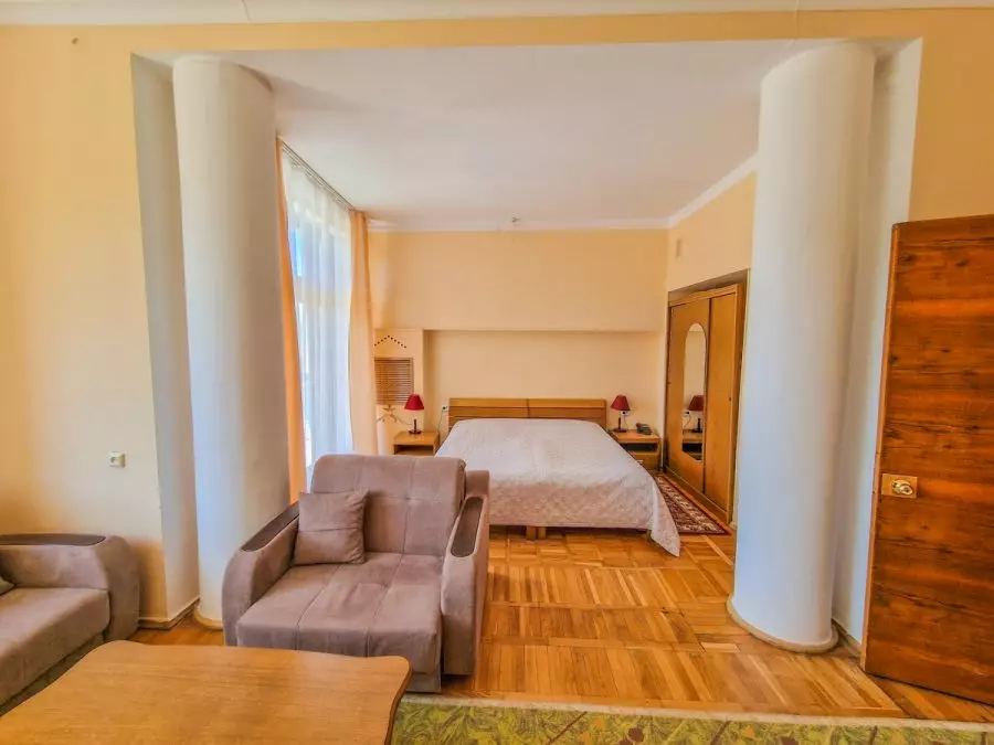 Номер «Студия» в санатории Орджоникидзе в городе Кисловодске - фотография