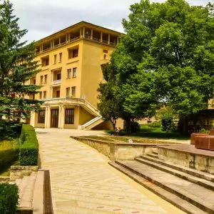 1 корпус в санатории Орджоникидзе в городе Кисловодске - фотография